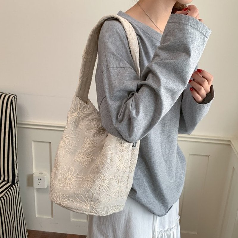 Bolsa Hobo Floral Preta e Bran - Hobo Bag Slouchy avaliação e preço
